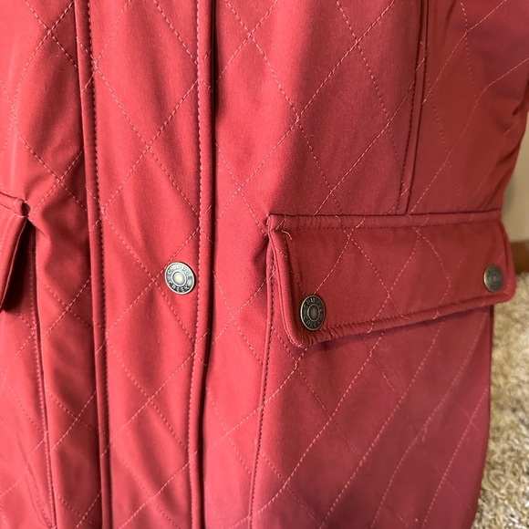 Cripple Creek Ranch-wear Red Quilted Vest & Collared Button Up w/ Double Pockets - Picture 4 of 13